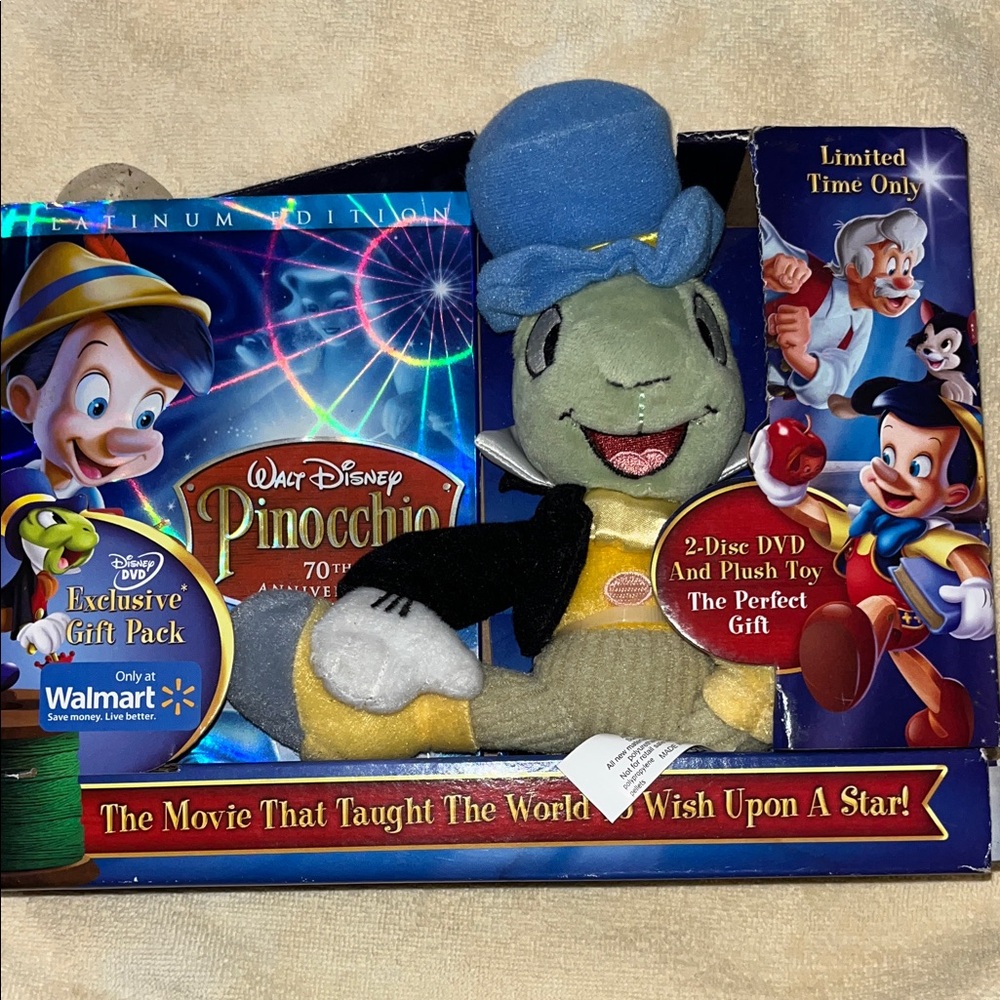 Disney’s Pinocchio 70th anniversary gift pack. Two disc DVD Blu-ray and Hoodie!